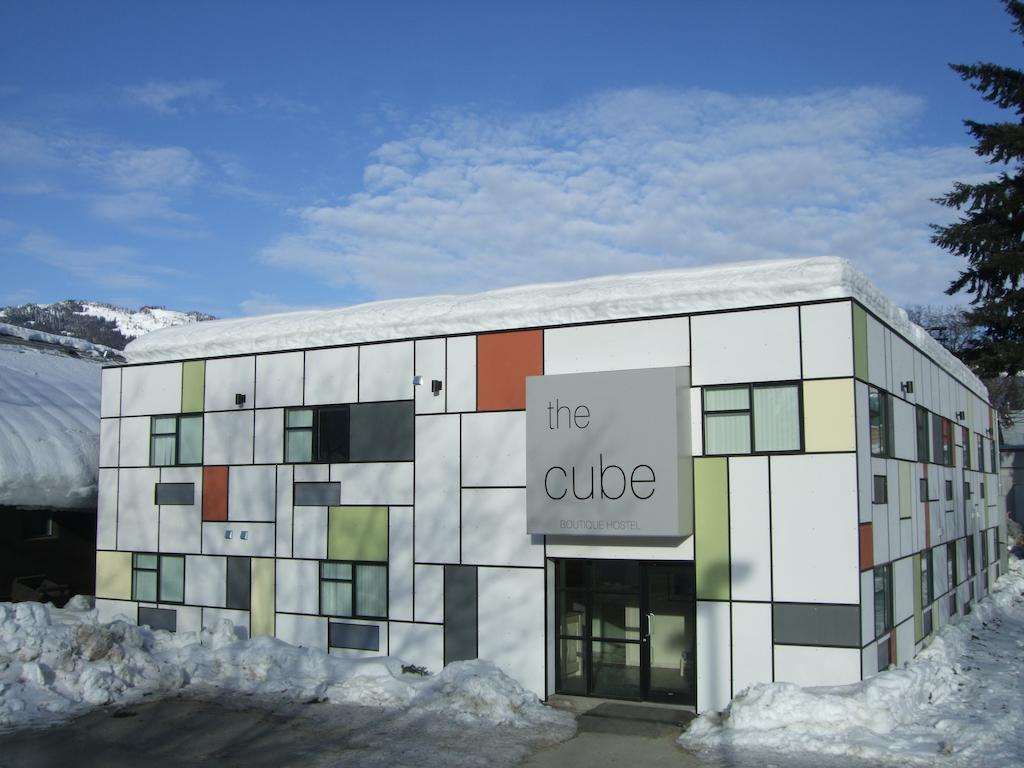 The Cube In Revelstoke Hotell Eksteriør bilde